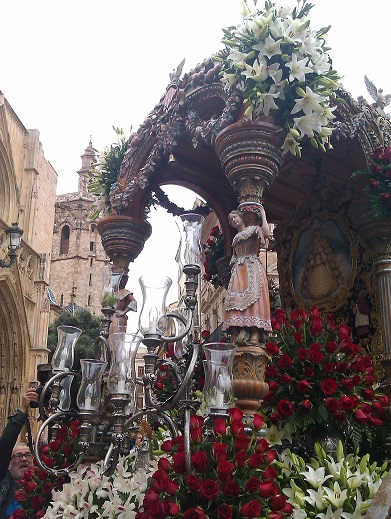 Carreta frente Basilica de  la Virgen