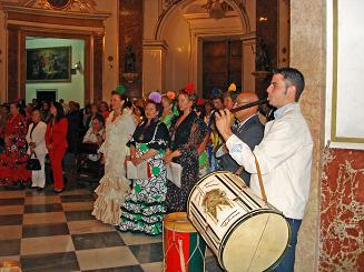 EL CORO CHICO CANTANDO LA MISA.